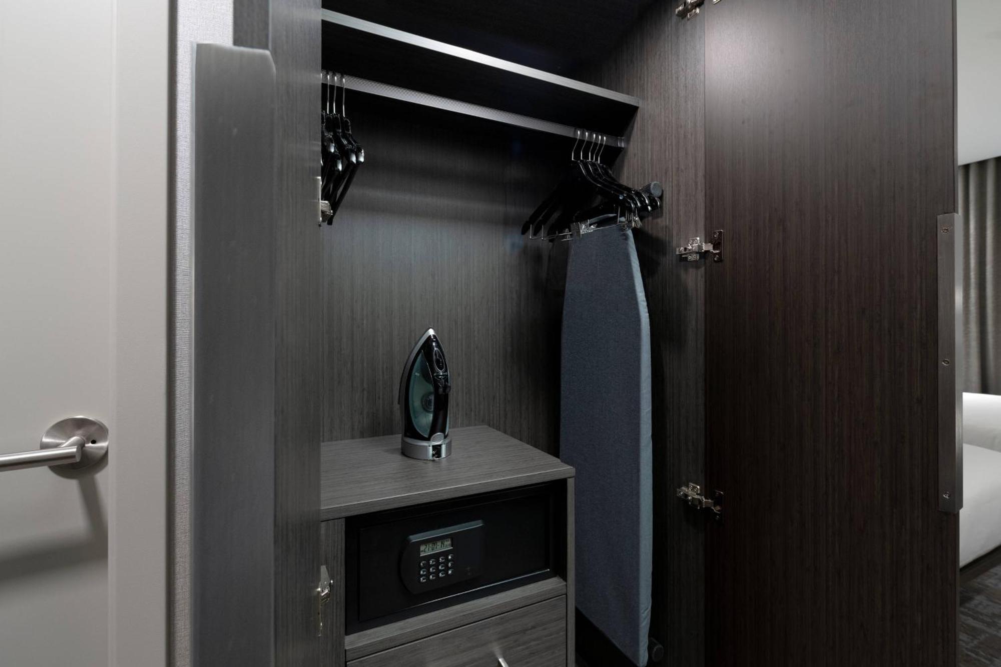 Towneplace Suites By Marriott Boston Медфорд Экстерьер фото