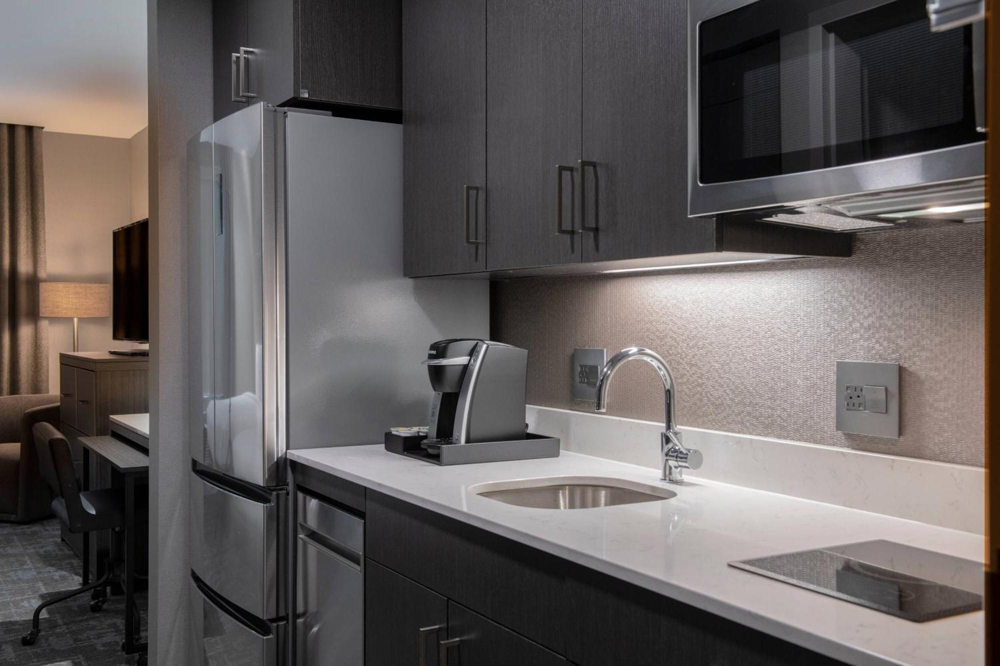 Towneplace Suites By Marriott Boston Медфорд Экстерьер фото