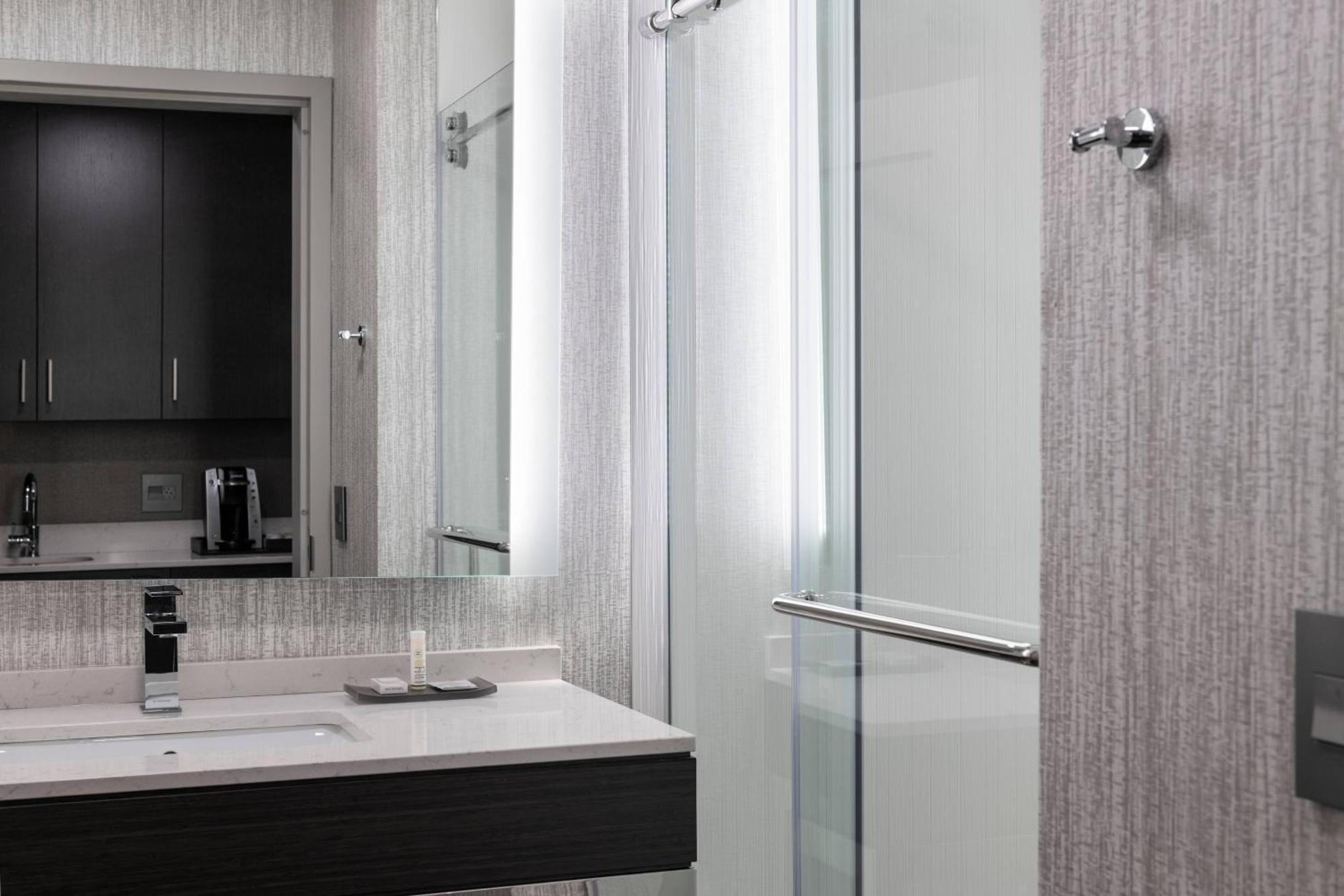 Towneplace Suites By Marriott Boston Медфорд Экстерьер фото